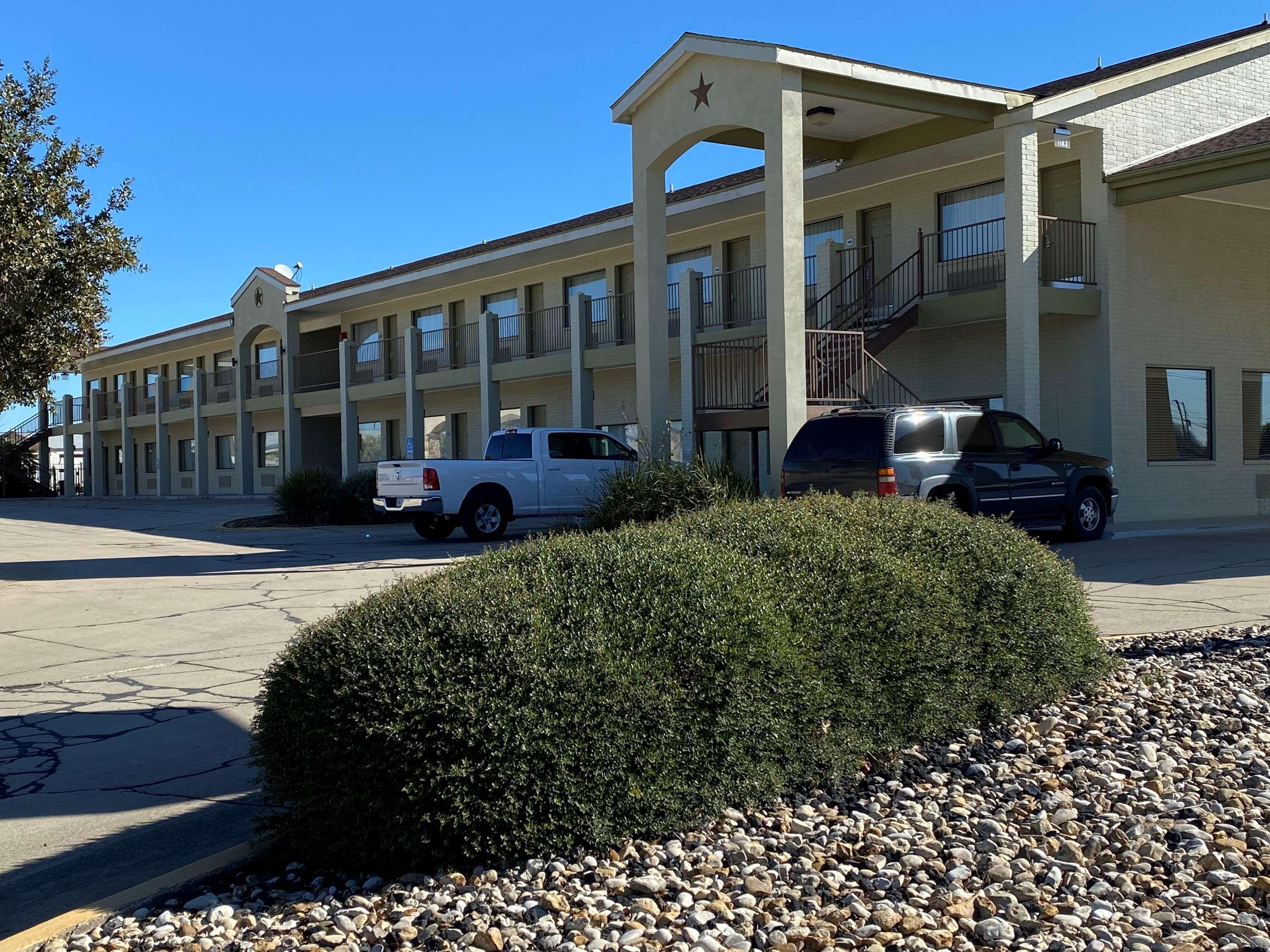 SureStay Hotel by Best Western Floresville Exterior foto